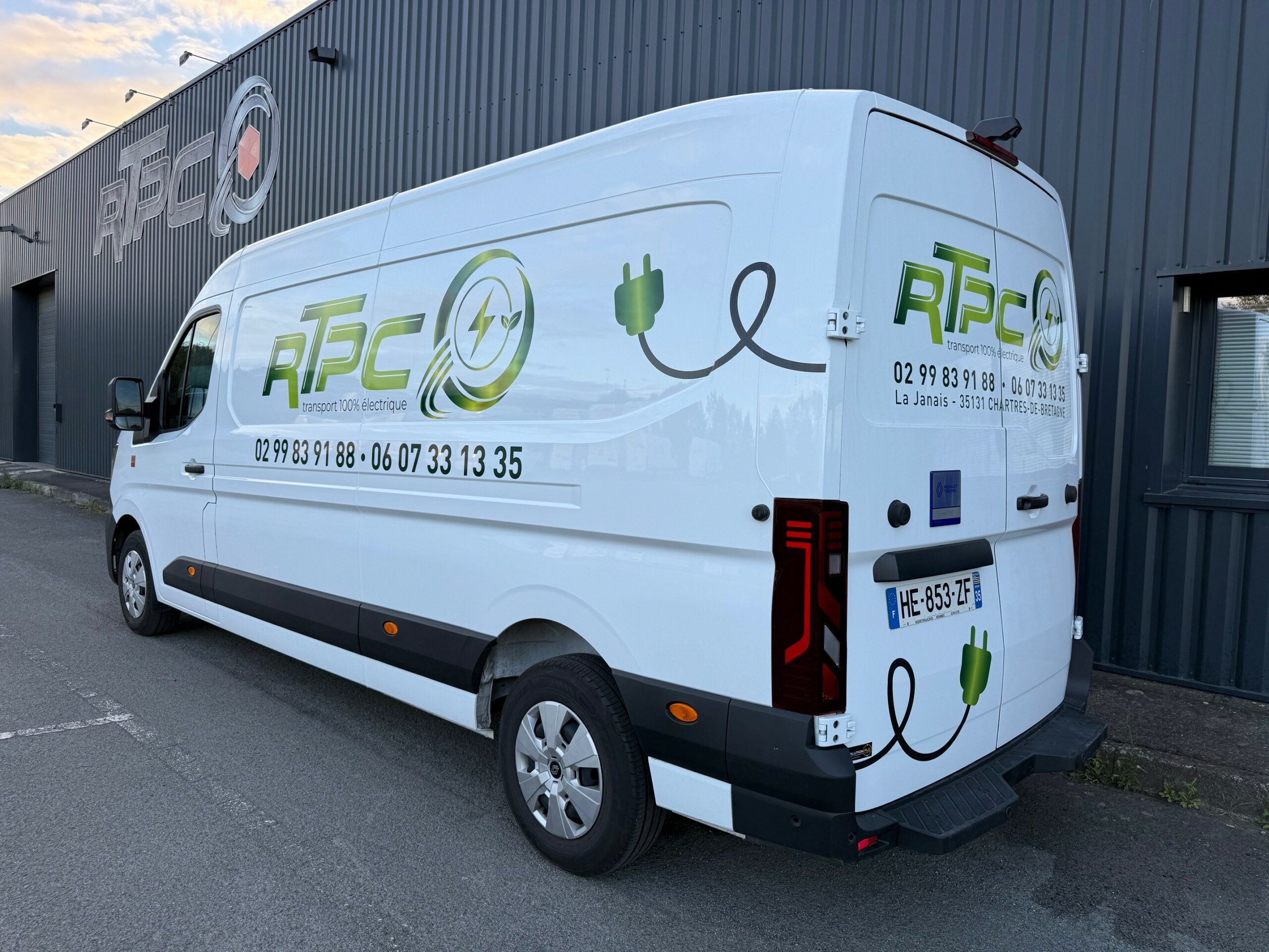 2025 09 E-Master ar